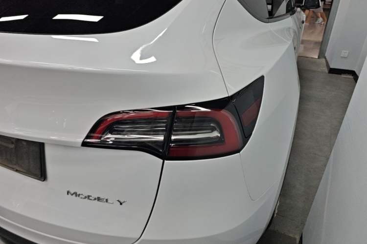 Used Tesla Model Y 2023 Rear-Wheel-Drive Version Right Rear Taillight