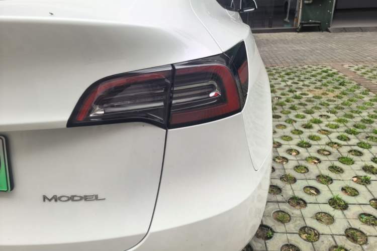 Used Tesla Model Y 2023 Rear-Wheel-Drive Version Right Rear Taillight