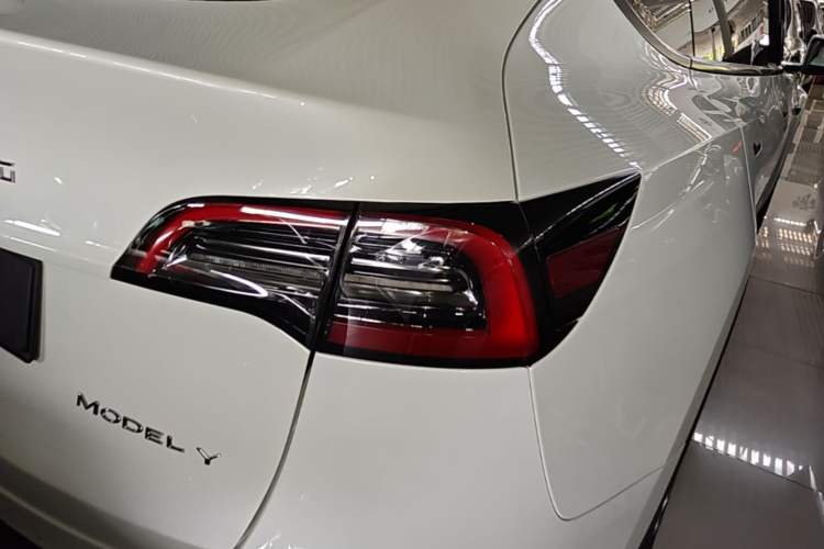 Used Tesla Model Y 2023 Rear-Wheel-Drive Version Right Rear Taillight