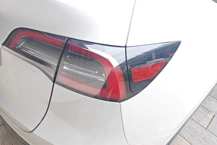 Used Tesla Model Y 2023 Rear-Wheel-Drive Version Right Rear Taillight