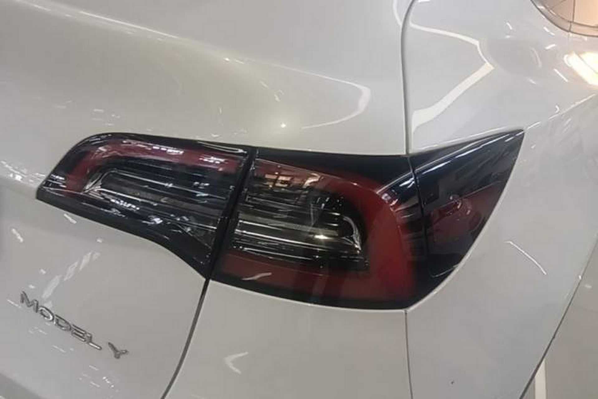 Used Tesla Model Y 2023 Long-Range All-Wheel-Drive Version Right Rear Taillight