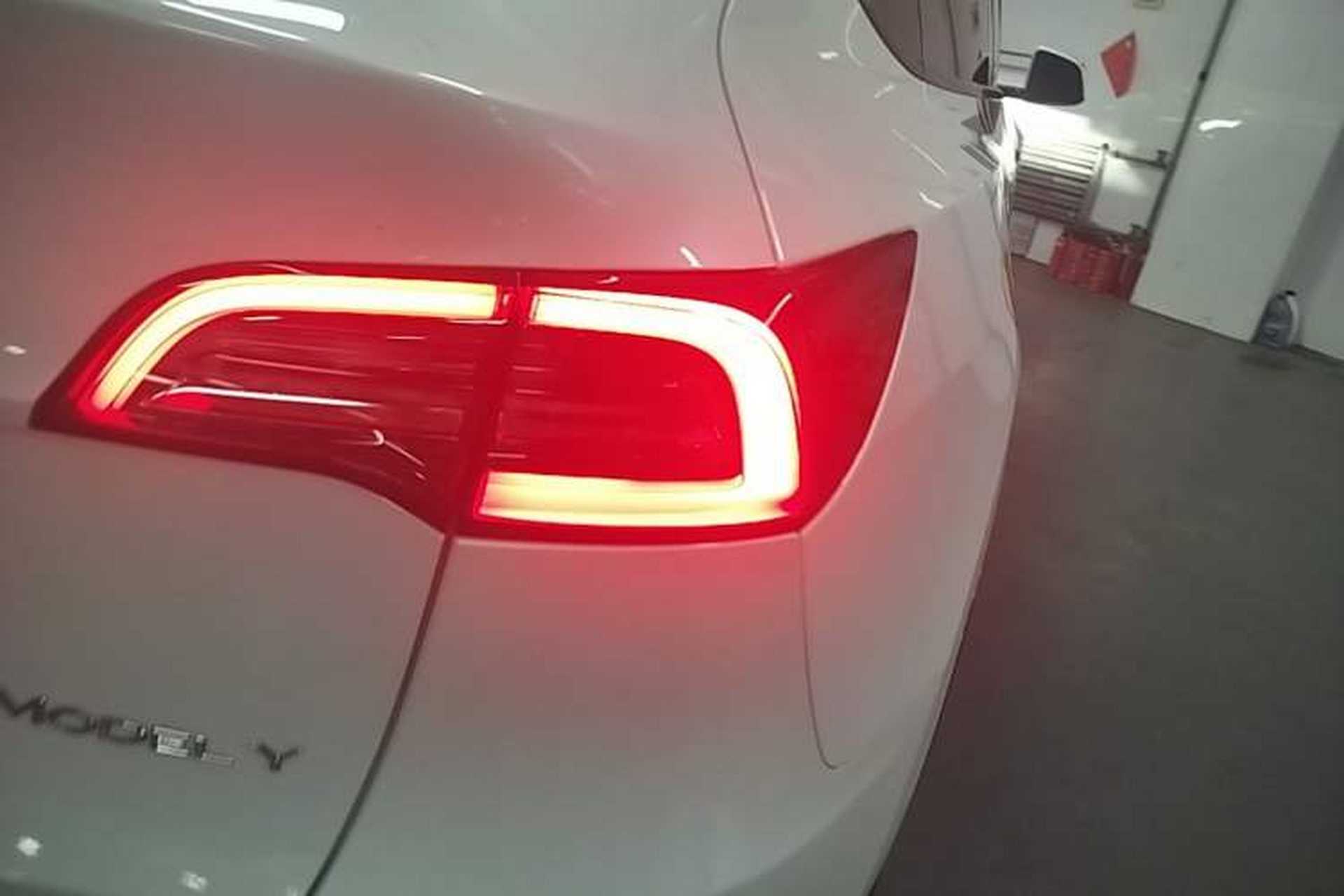 Used Tesla Model Y 2023 Long-Range All-Wheel-Drive Version Right Rear Taillight