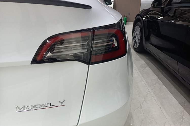 Used Tesla Model Y 2023 High-Performance All-Wheel-Drive Version Right Rear Taillight