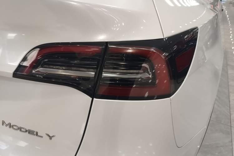 Used Tesla Model Y 2023 Rear-Wheel-Drive Version Right Rear Taillight