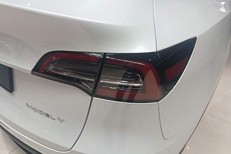 Used Tesla Model Y 2023 Long-Range All-Wheel-Drive Version Right Rear Taillight