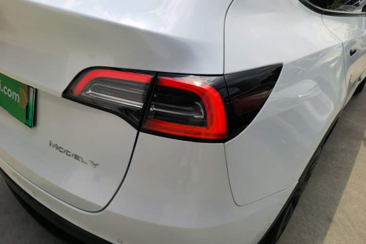 Used Tesla Model Y 2023 Rear-Wheel-Drive Version Right Rear Taillight