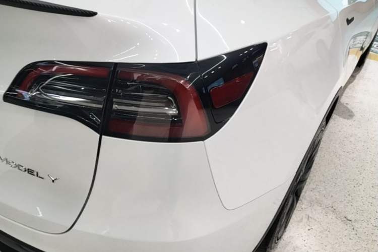 Used Tesla Model Y 2023 Rear-Wheel-Drive Version Right Rear Taillight