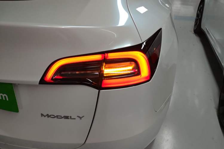Used Tesla Model Y 2023 Rear-Wheel-Drive Version Right Rear Taillight