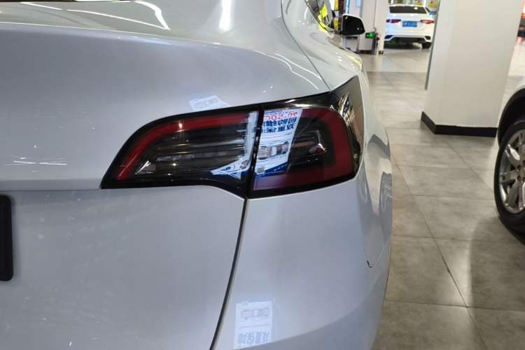 Used Tesla Model Y 2023 Long-Range All-Wheel-Drive Version Right Rear Taillight