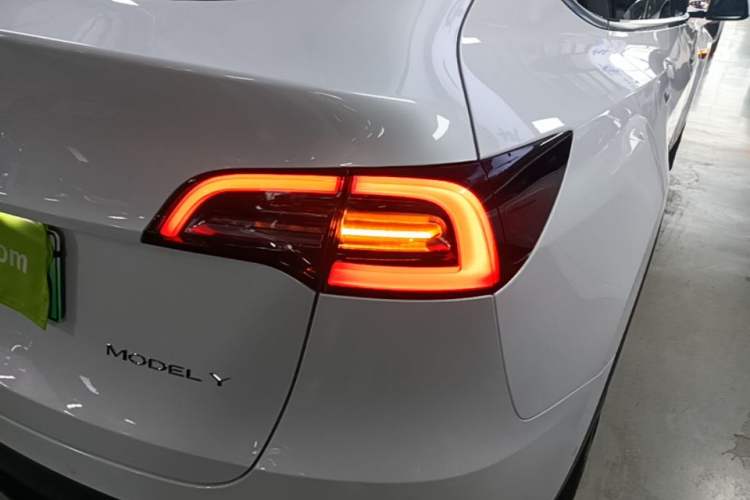 Used Tesla Model Y 2023 Long-Range All-Wheel-Drive Version Right Rear Taillight