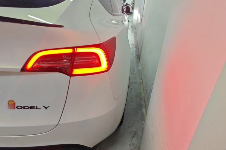 Used Tesla Model Y 2023 Rear-Wheel-Drive Version Right Rear Taillight