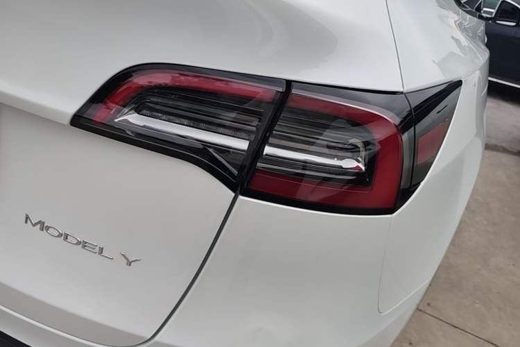 Used Tesla Model Y 2023 Rear-Wheel-Drive Version Right Rear Taillight