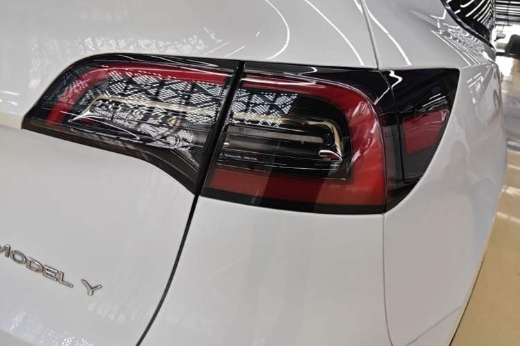 Used Tesla Model Y 2023 Rear-Wheel-Drive Version Right Rear Taillight