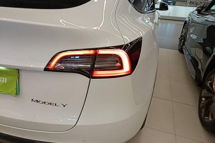 Used Tesla Model Y 2023 Rear-Wheel-Drive Version Right Rear Taillight
