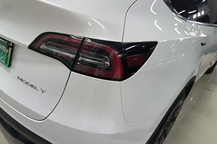 Used Tesla Model Y 2023 Long-Range All-Wheel-Drive Version Right Rear Taillight