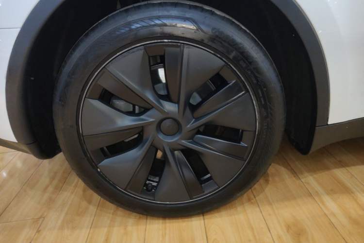 Used Tesla Model Y 2023 Rear-Wheel-Drive Version Right Rear Wheel Hub