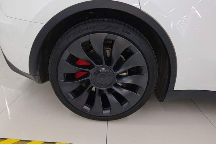Used Tesla Model Y 2023 High-Performance All-Wheel-Drive Version Right Rear Wheel Hub