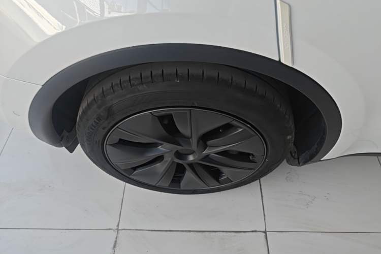 Used Tesla Model Y 2023 Rear-Wheel-Drive Version Right Rear Wheel Hub