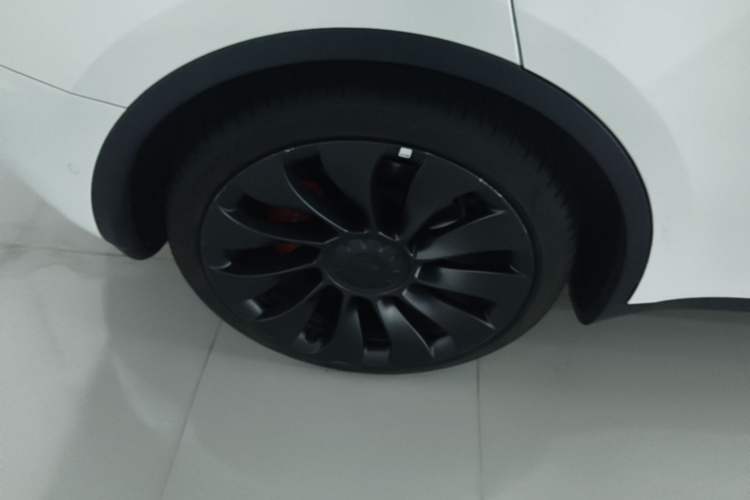 Used Tesla Model Y 2023 High-Performance All-Wheel-Drive Version Right Rear Wheel Hub