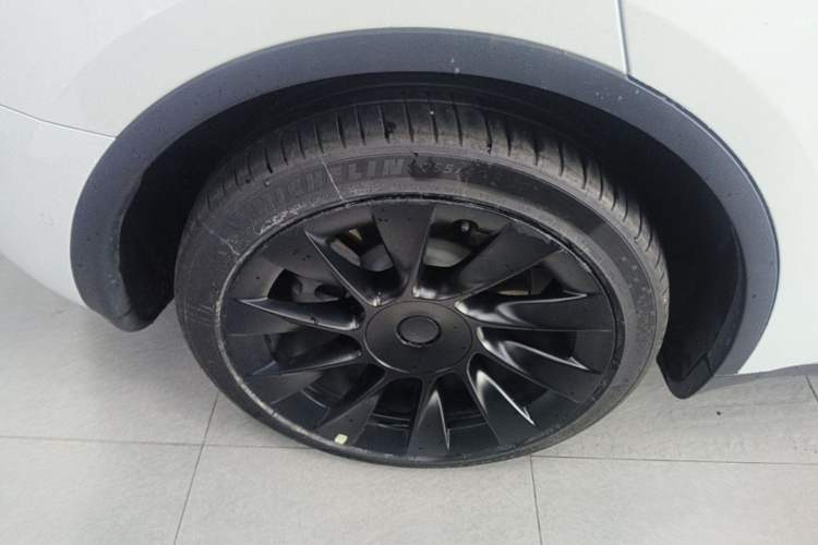 Used Tesla Model Y 2023 Rear-Wheel-Drive Version Right Rear Wheel Hub