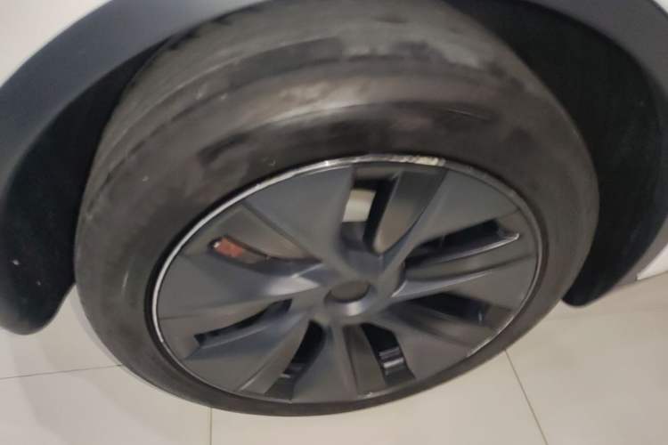 Used Tesla Model Y 2023 Rear-Wheel-Drive Version Right Rear Wheel Hub
