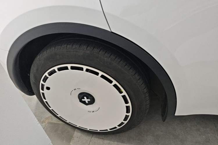 Used Tesla Model Y 2023 Rear-Wheel-Drive Version Right Rear Wheel Hub