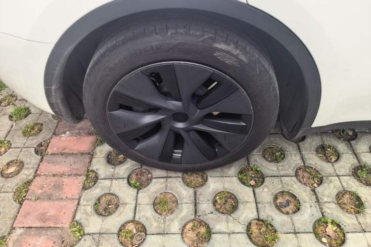 Used Tesla Model Y 2023 Rear-Wheel-Drive Version Right Rear Wheel Hub