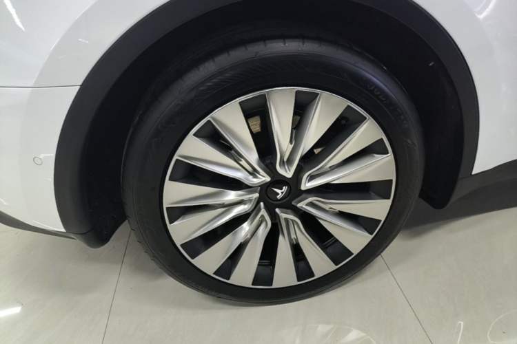 Used Tesla Model Y 2023 Rear-Wheel-Drive Version Right Rear Wheel Hub
