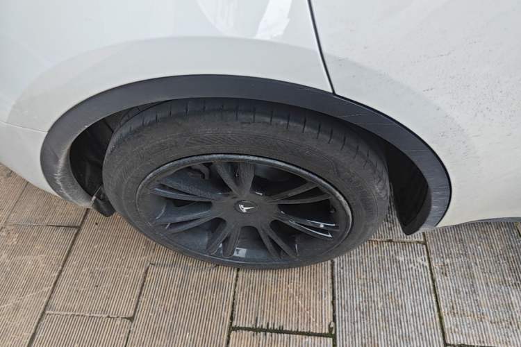 Used Tesla Model Y 2023 Rear-Wheel-Drive Version Right Rear Wheel Hub