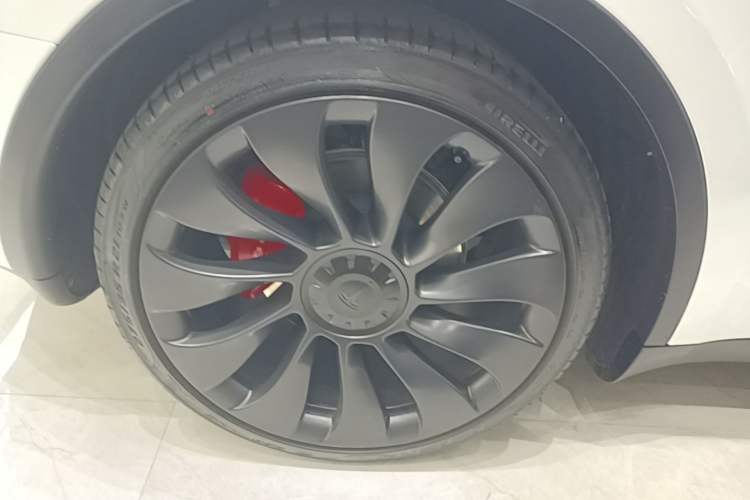 Used Tesla Model Y 2023 High-Performance All-Wheel-Drive Version Right Rear Wheel Hub