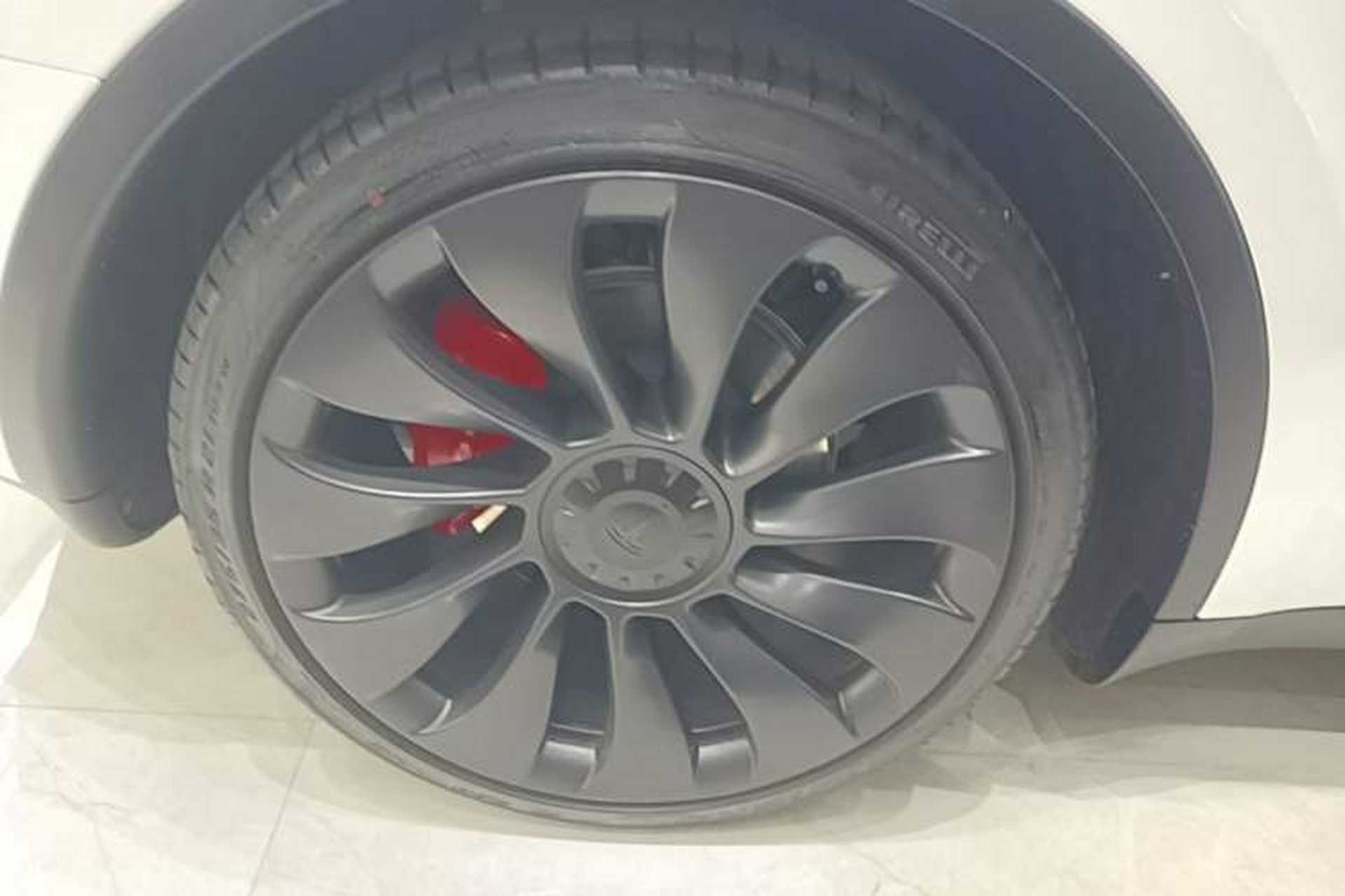 Used Tesla Model Y 2023 High-Performance All-Wheel-Drive Version Right Rear Wheel Hub