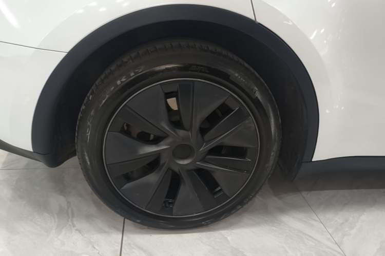 Used Tesla Model Y 2023 Rear-Wheel-Drive Version Right Rear Wheel Hub