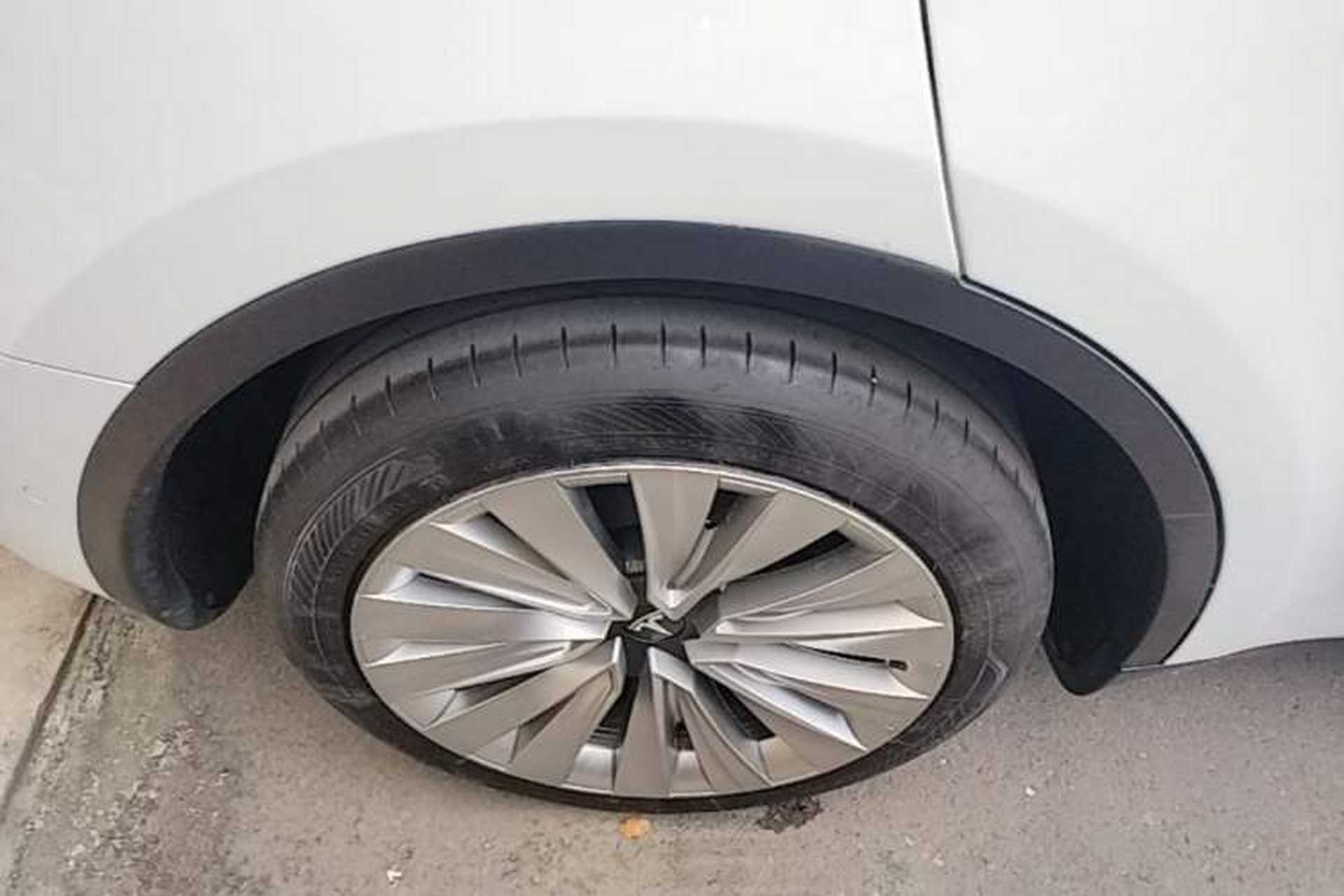Used Tesla Model Y 2023 Rear-Wheel-Drive Version Right Rear Wheel Hub