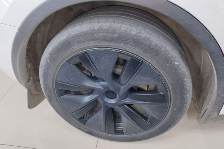 Used Tesla Model Y 2023 Rear-Wheel-Drive Version Right Rear Wheel Hub