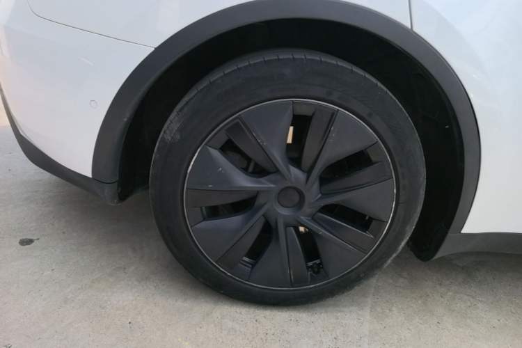 Used Tesla Model Y 2023 Rear-Wheel-Drive Version Right Rear Wheel Hub