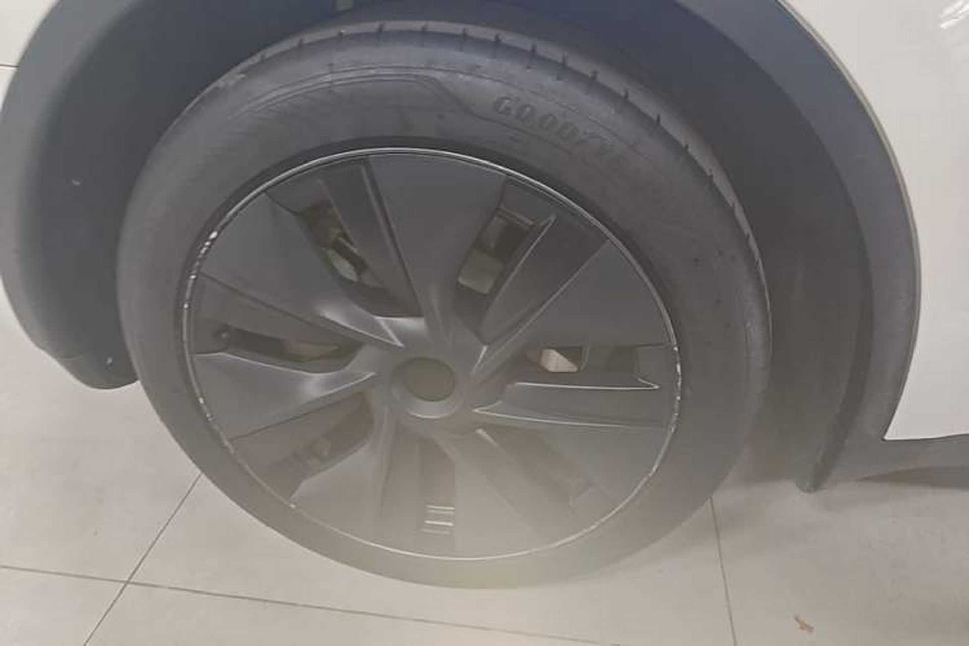 Used Tesla Model Y 2023 Rear-Wheel-Drive Version Right Rear Wheel Hub