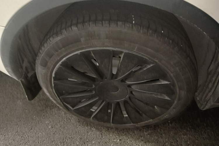 Used Tesla Model Y 2023 Long-Range All-Wheel-Drive Version Right Rear Wheel Hub