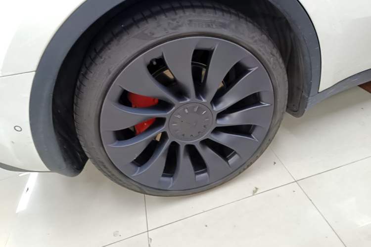 Used Tesla Model Y 2023 High-Performance All-Wheel-Drive Version Right Rear Wheel Hub