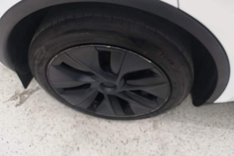 Used Tesla Model Y 2023 Rear-Wheel-Drive Version Right Rear Wheel Hub