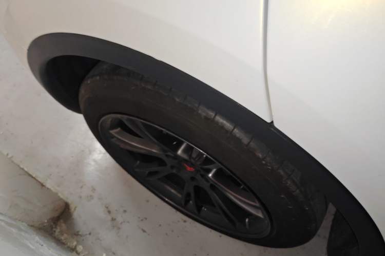 Used Tesla Model Y 2023 Rear-Wheel-Drive Version Right Rear Wheel Hub
