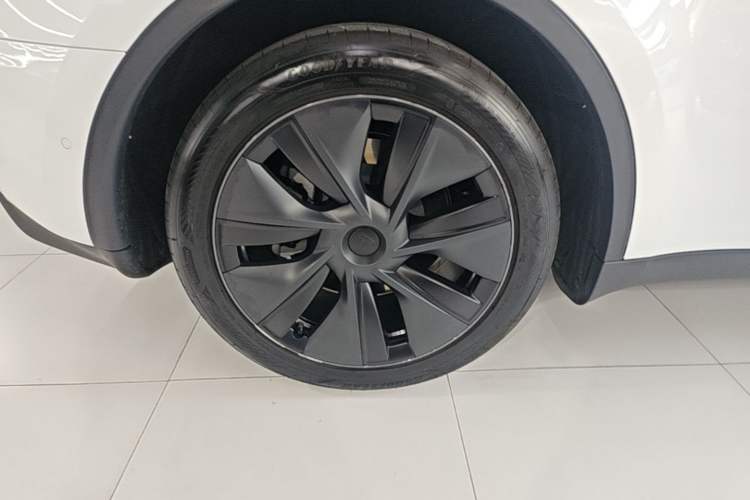 Used Tesla Model Y 2023 Rear-Wheel-Drive Version Right Rear Wheel Hub