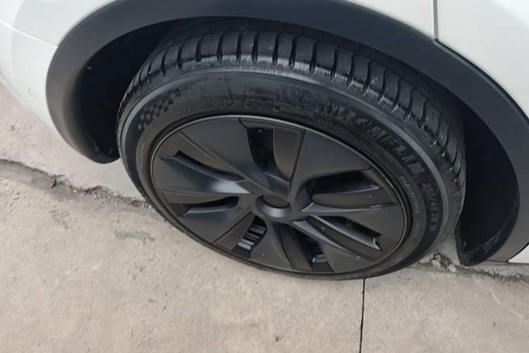 Used Tesla Model Y 2023 Rear-Wheel-Drive Version Right Rear Wheel Hub