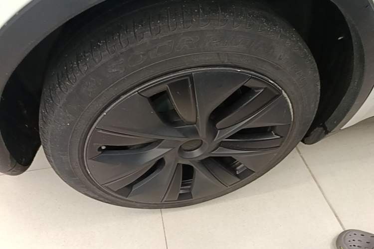 Used Tesla Model Y 2023 Rear-Wheel-Drive Version Right Rear Wheel Hub