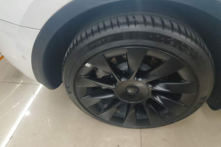Used Tesla Model Y 2023 Rear-Wheel-Drive Version Right Rear Wheel Hub