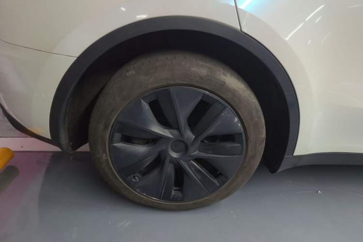Used Tesla Model Y 2023 Rear-Wheel-Drive Version Right Rear Wheel Hub