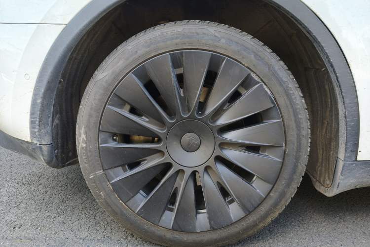 Used Tesla Model Y 2023 Rear-Wheel-Drive Version Right Rear Wheel Hub
