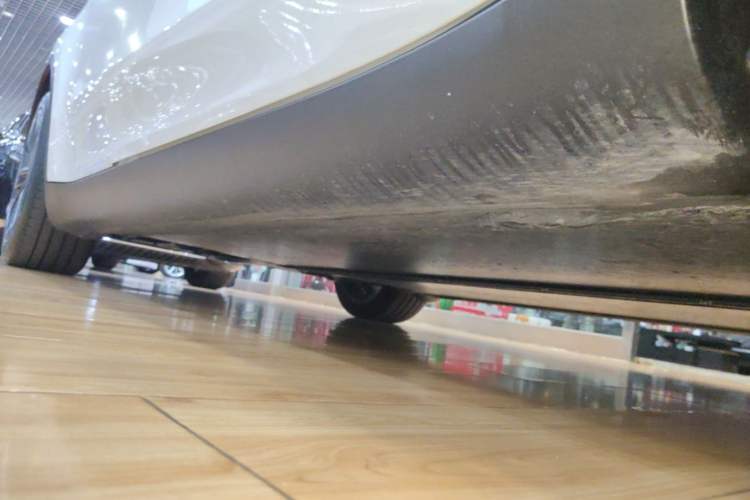 Used Tesla Model Y 2023 Rear-Wheel-Drive Version Right Side Sill