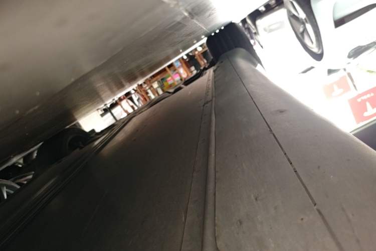 Used Tesla Model Y 2023 Long-Range All-Wheel-Drive Version Right Side Sill