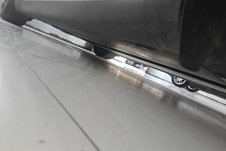 Used Tesla Model Y 2023 Rear-Wheel-Drive Version Right Side Sill