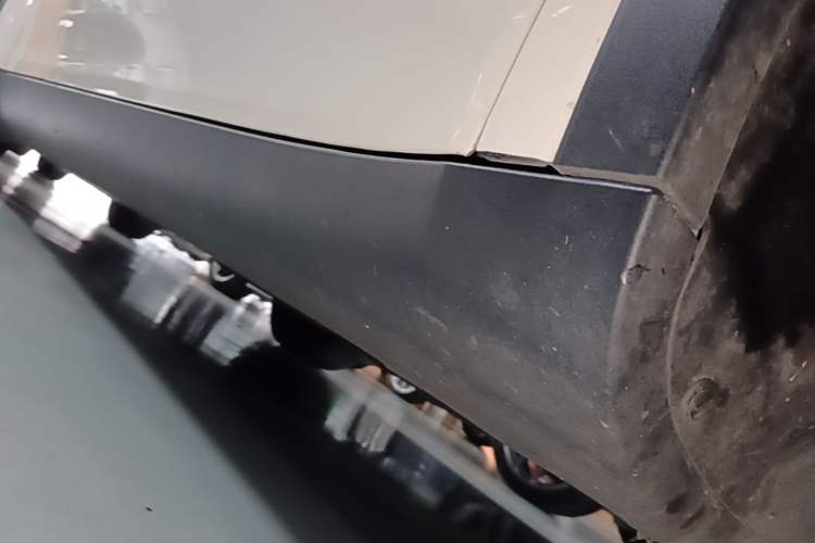 Used Tesla Model Y 2023 Rear-Wheel-Drive Version Right Side Sill